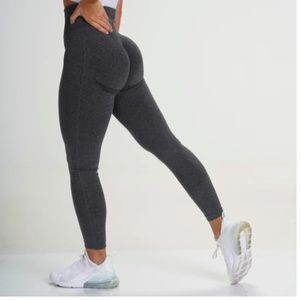 NWT Navigation (NVGTN) Black Speckled Seamless